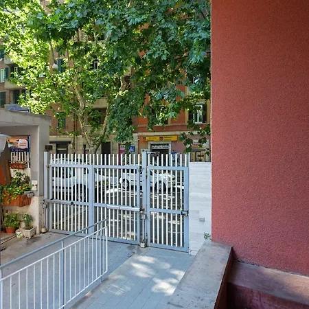 Nice And Well Connected 1 Bed Flat In Testaccio * Rom